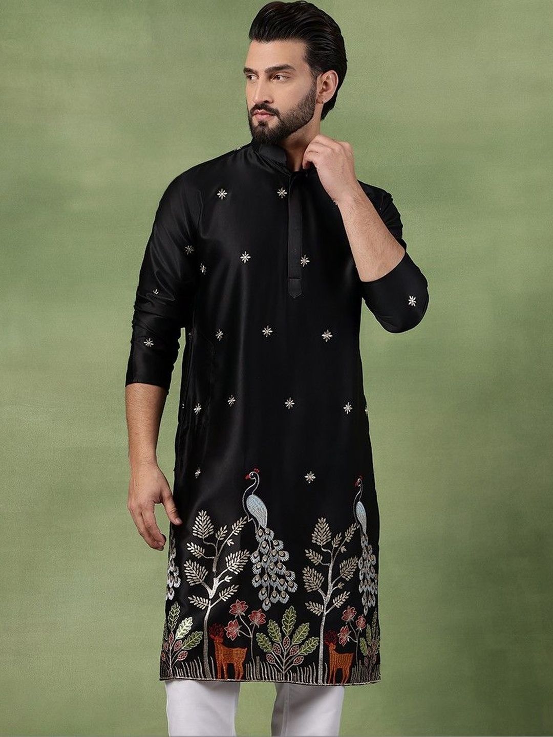 SOJANYA Men Floral Embroidered Thread Work Kurta