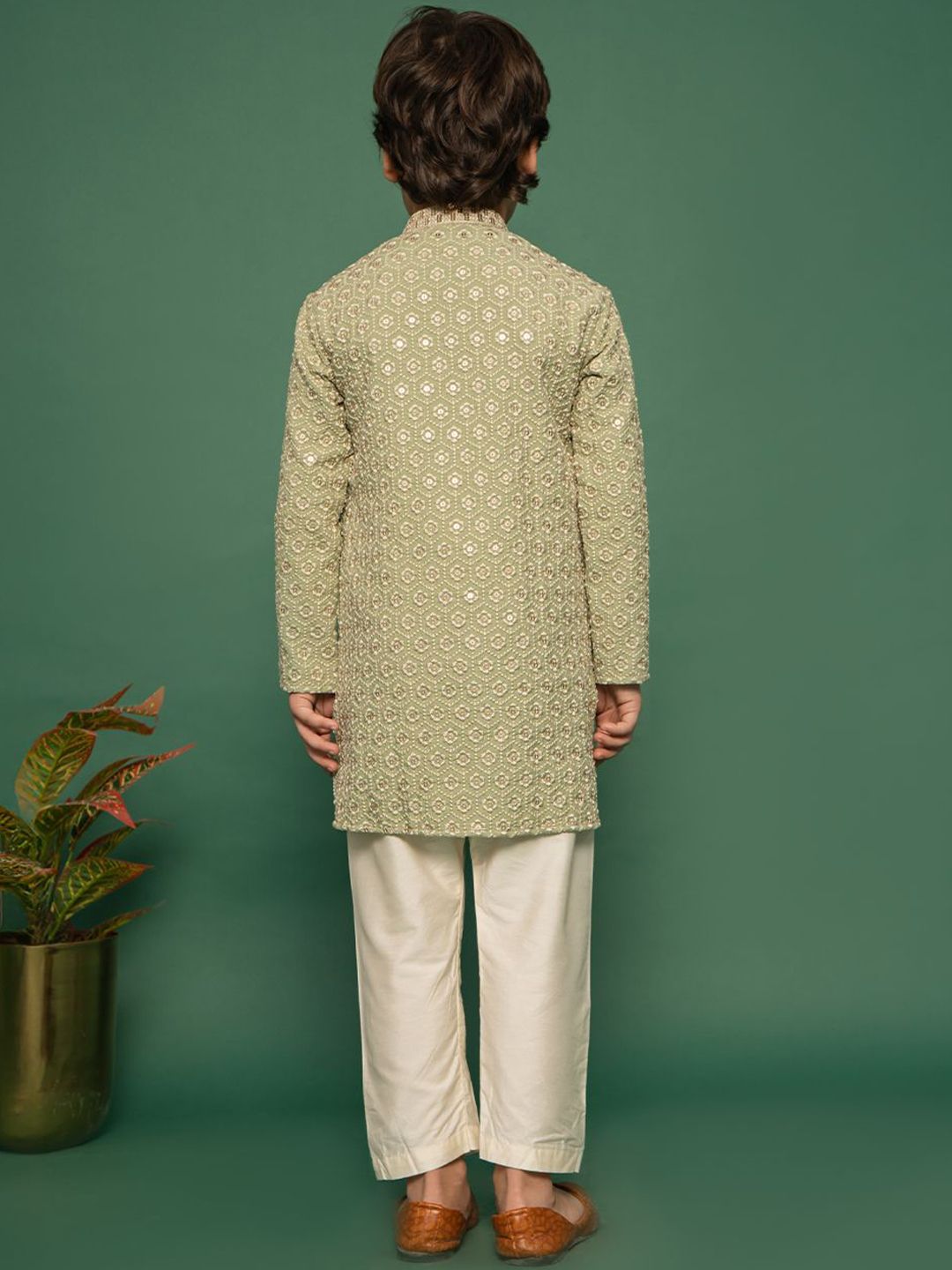 VASTRAMAY Boys Embroidered Regular Sequinned Kurta with Pyjamas