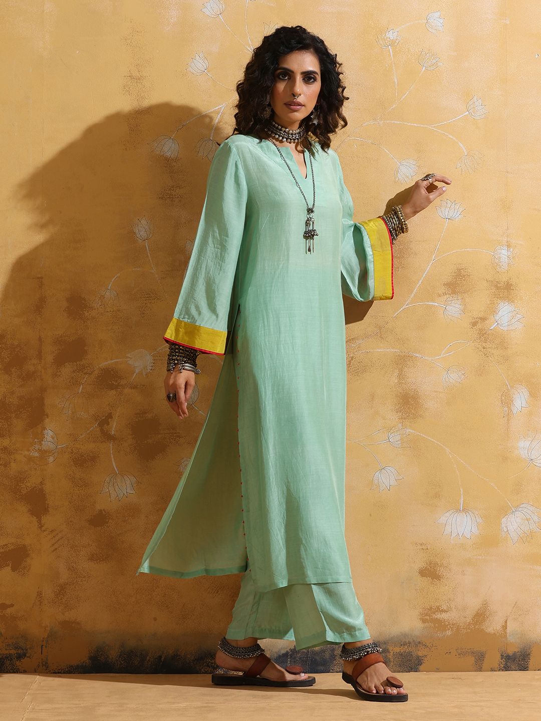 trueBrowns Women Mint Green Muslin Silk High-Slit Kurta Pant Set