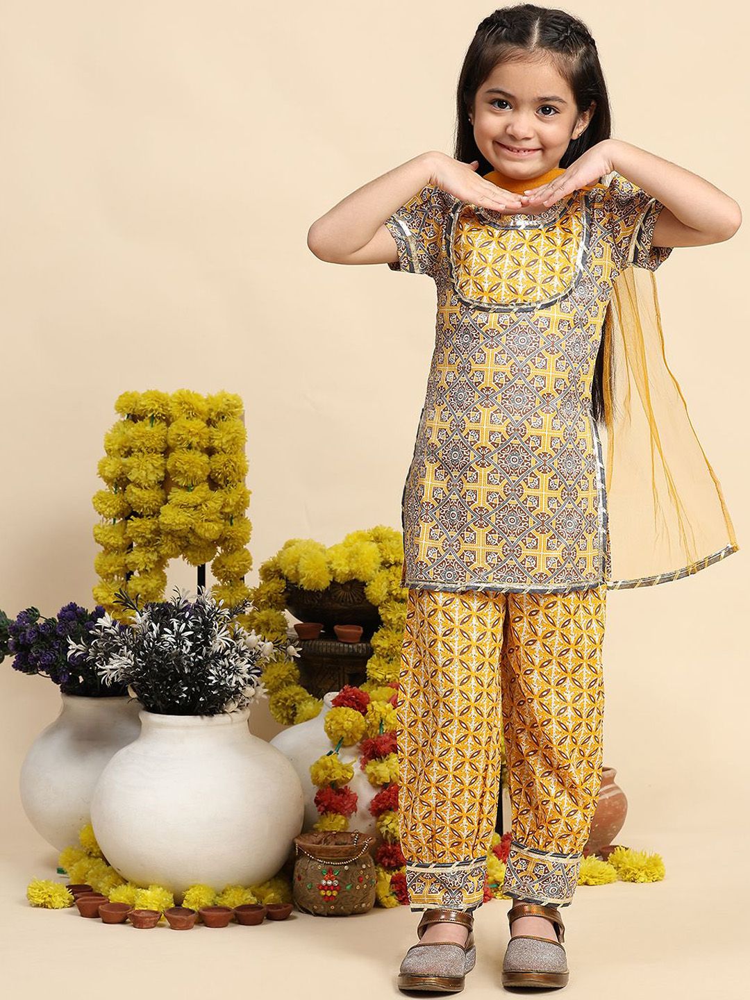 Cutiekins Girls Ethnic Motifs Printed Straight Kurta With Salwar & Dupatta