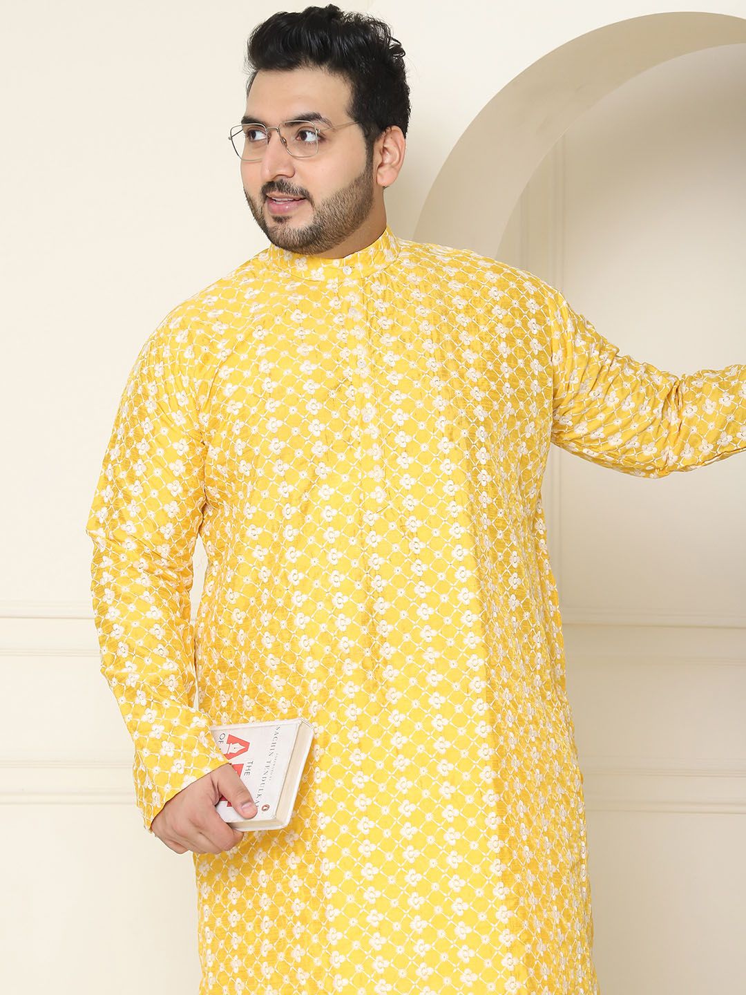 SOJANYA PLUS Floral Embroidered Band Collar Thread Work Straight Kurta