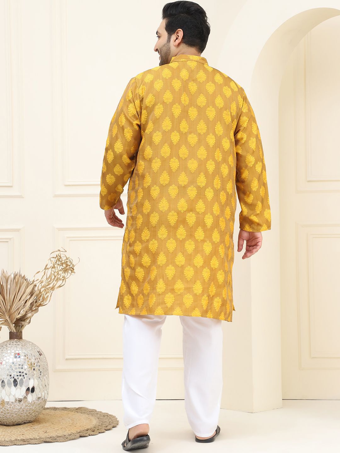 SOJANYA PLUS Plus Size Ethnic Motifs Thread Work Straight Kurta with Pyjamas