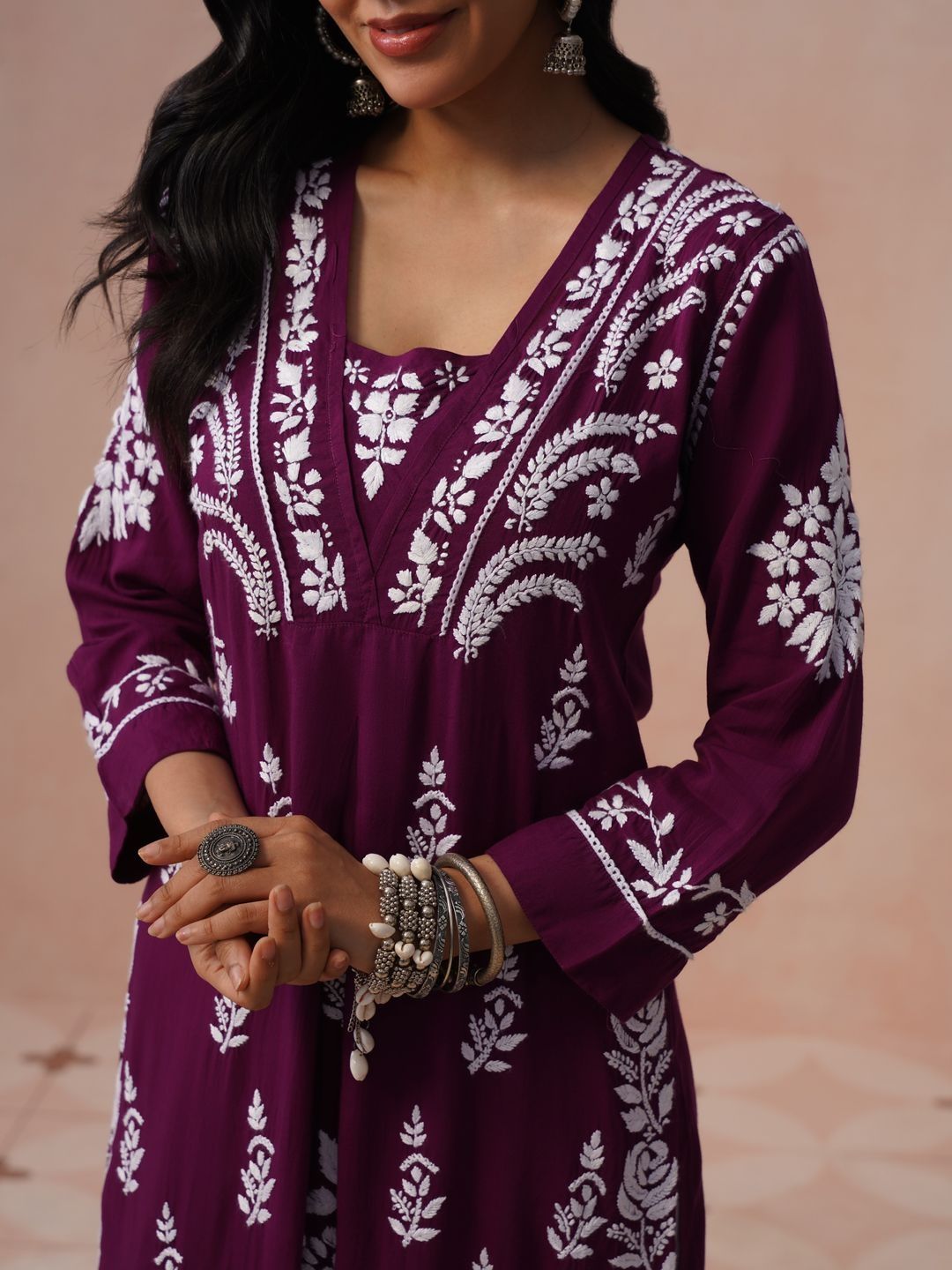 Rumah Wanita Chikankari Motif Etnik Bersulam Kurta Chikankari