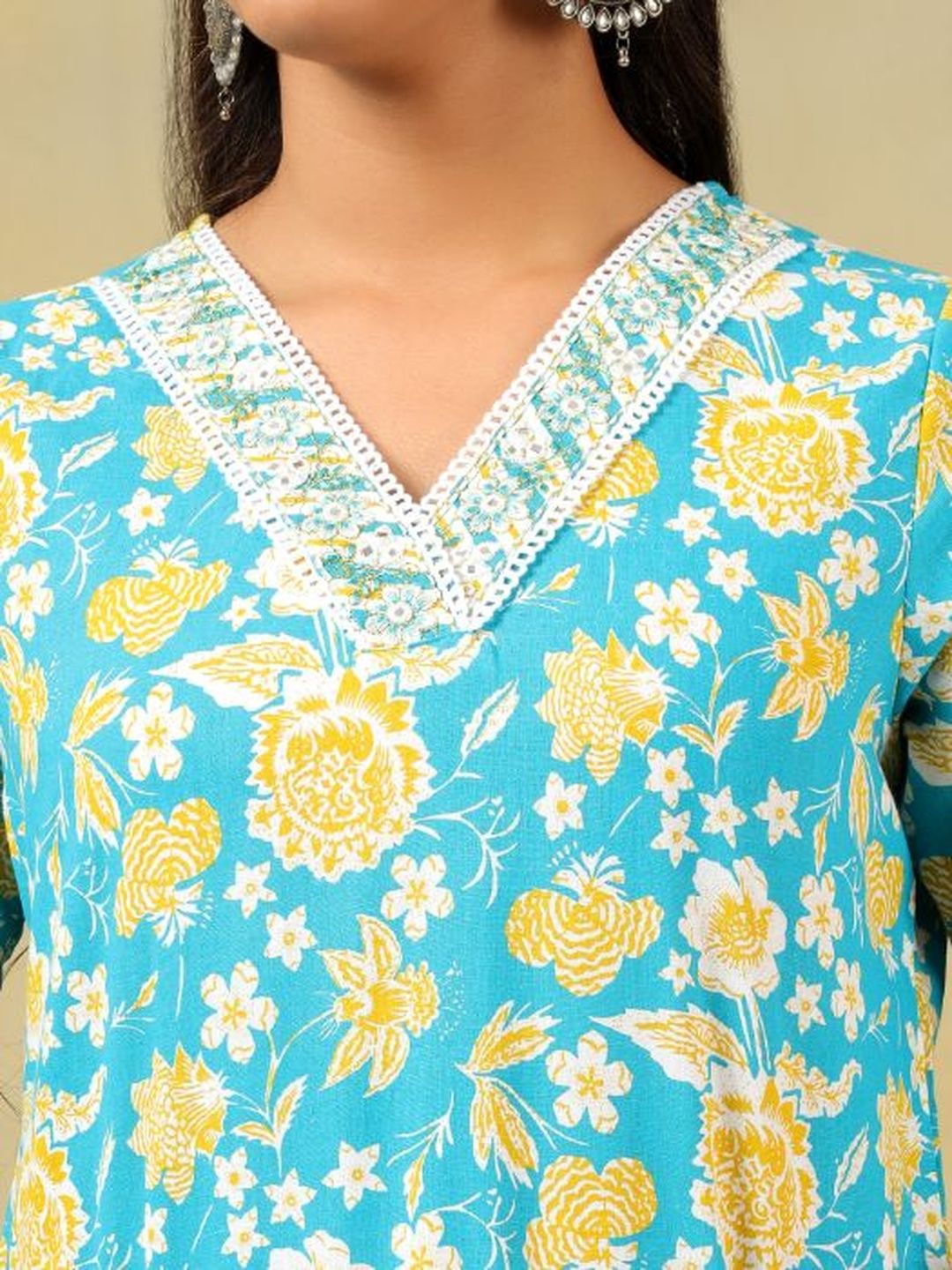 Mamicha Women Floral Printed Regular Thread Work Pure Cotton Kurta with Palazzos & With Dupatta