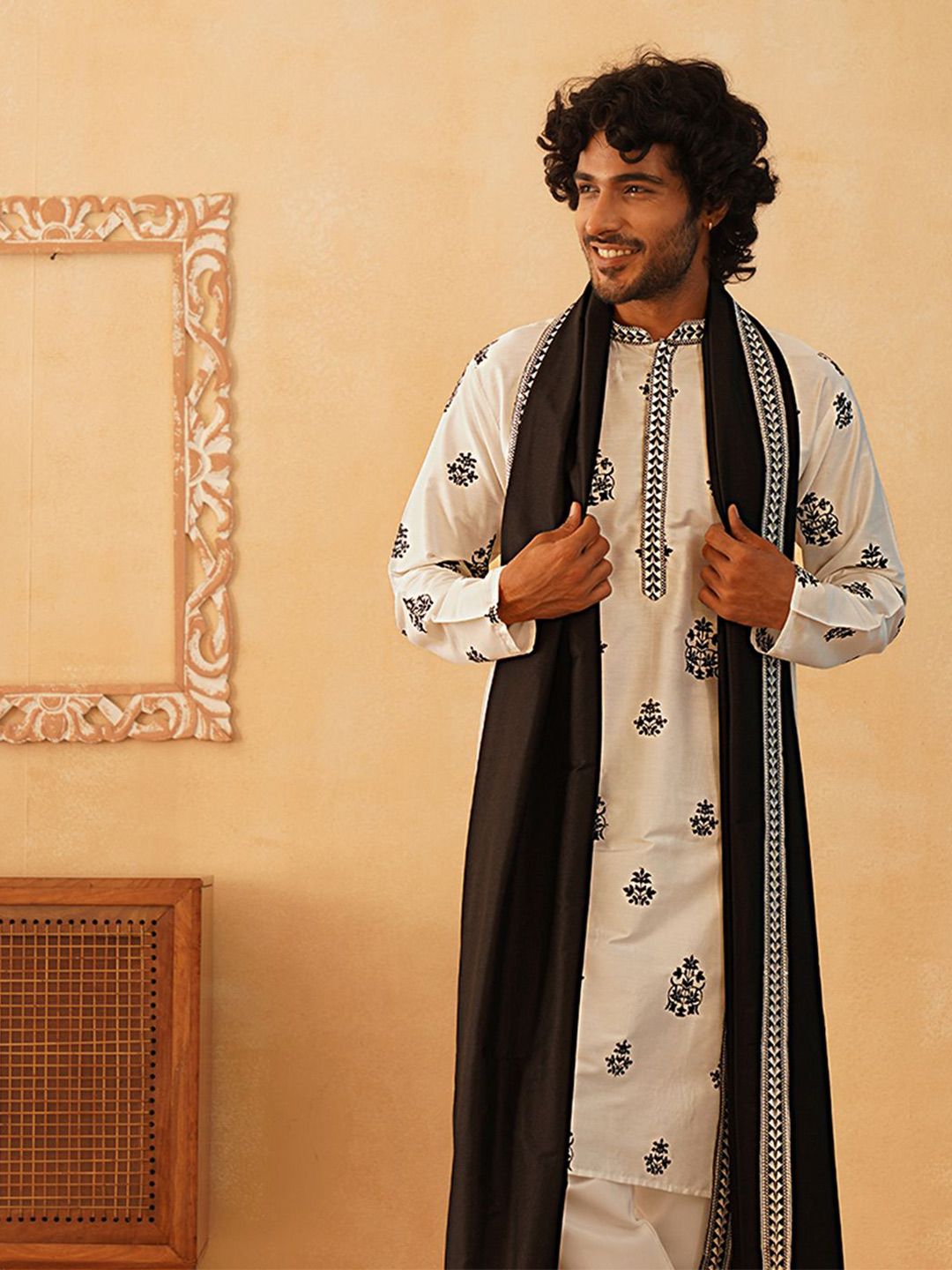 Jompers Floral Embroidered Mandarin Collar Thread Work Silk Kurta With Dupatta