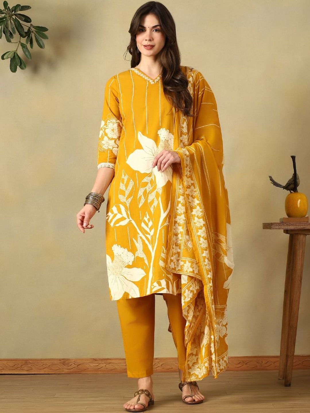 Mamicha Women Floral Printed Regular Pure Cotton Kurta with Trousers & With Dupatta