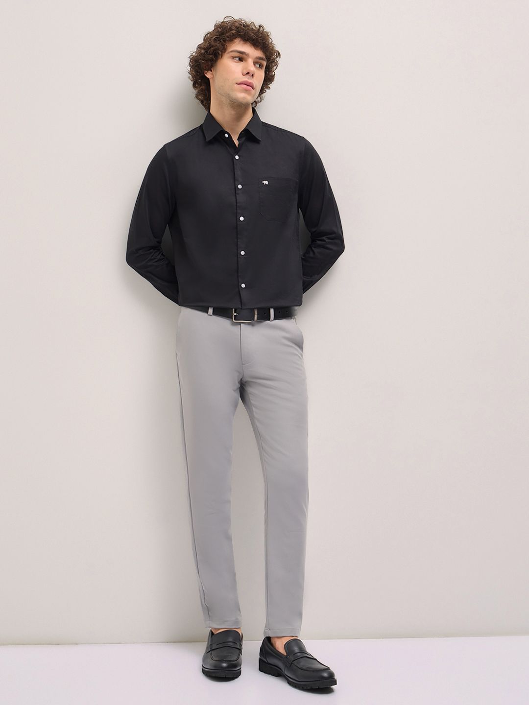 THE BEAR HOUSE Men Spread Collar Solid Cotton Tailored Fit Formal Shirt