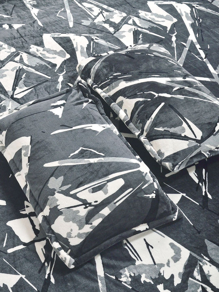 KLOTTHE Grey Geometric Printed Flat 300 TC Woolen King Double Bedsheet With 2 Pillow Cover