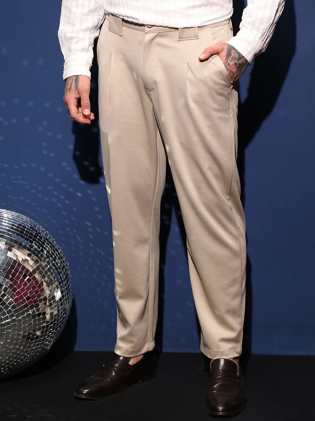 Campus Sutra Men Comfort Solid Chino Trousers