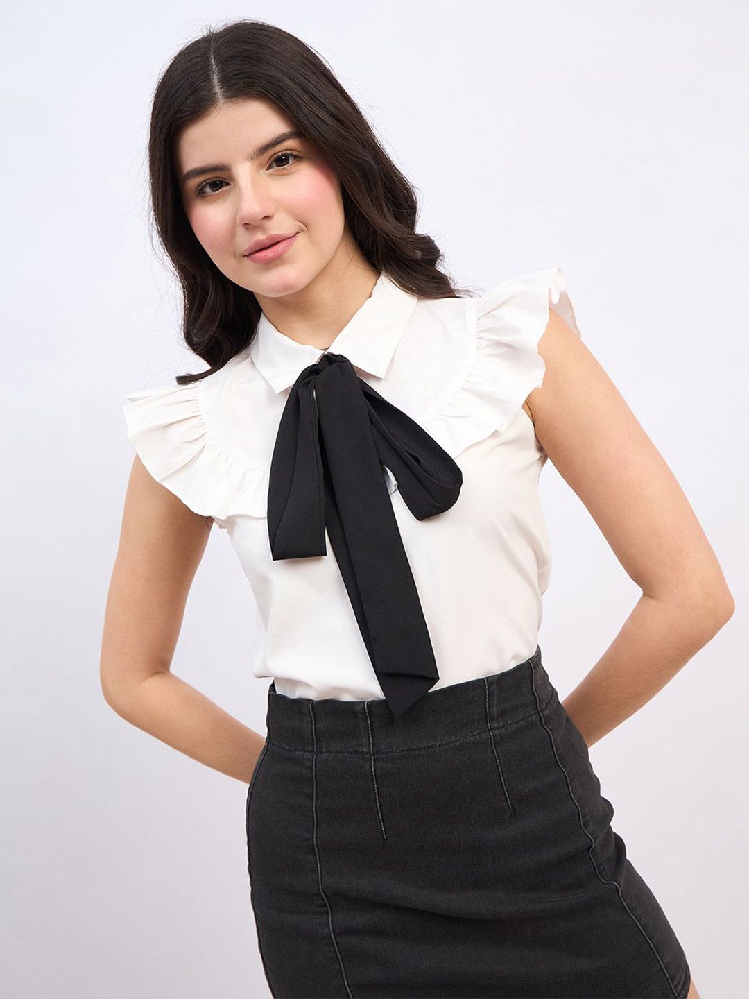 Berrylush Tie-Up Neck Ruffles Top