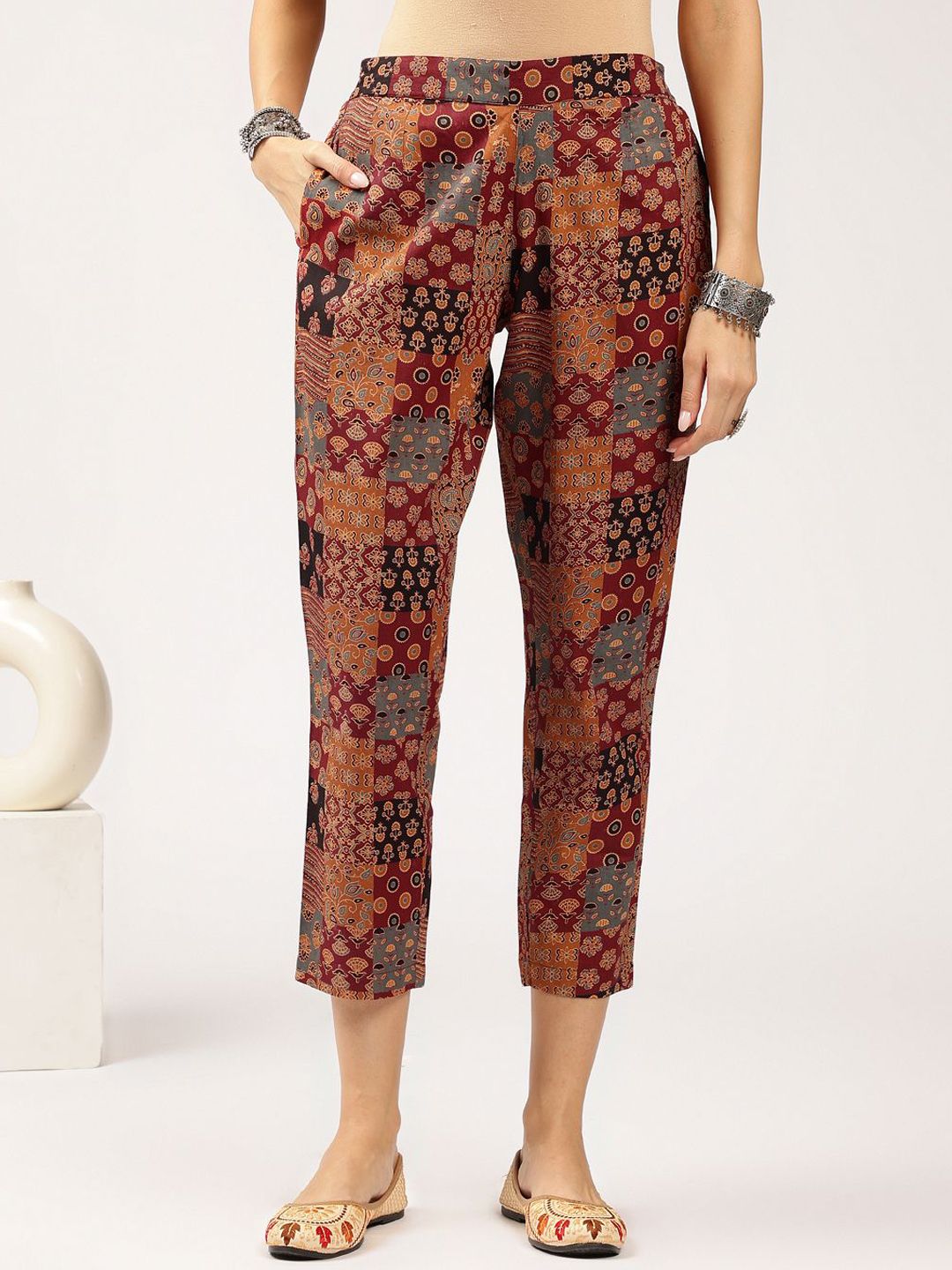 Anouk Ethnic Floral Printed Round Neck Sleeveless Side Slits Kurta with Trouser