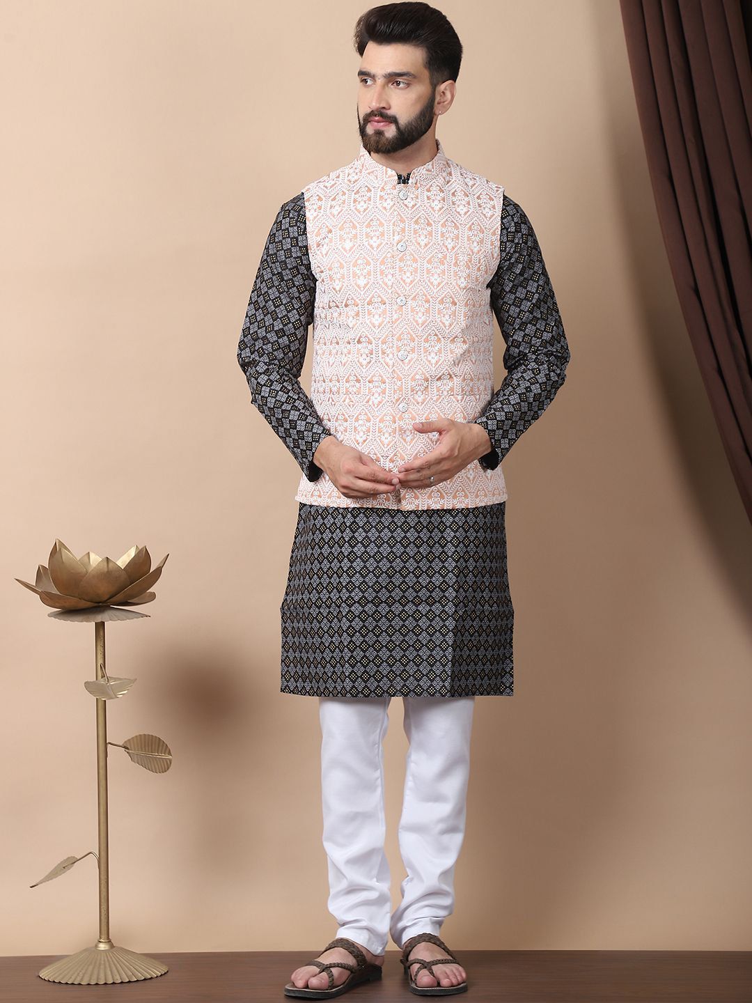 Kurta Kolar Mandarin Bercetak Motif Etnik Hitam Anouk dengan Jaket Churidar & Nehru