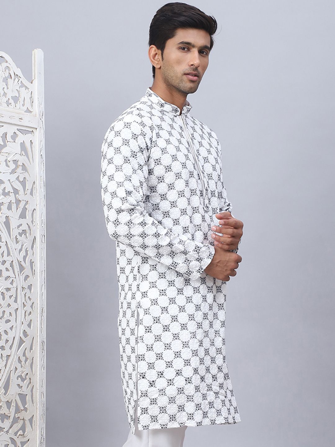 Jompers Floral Embroidered Sequinned Mandarin Collar Straight Kurta
