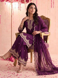 Mamicha Women Embroidered Regular Thread Work Kurta Set With Dupatta