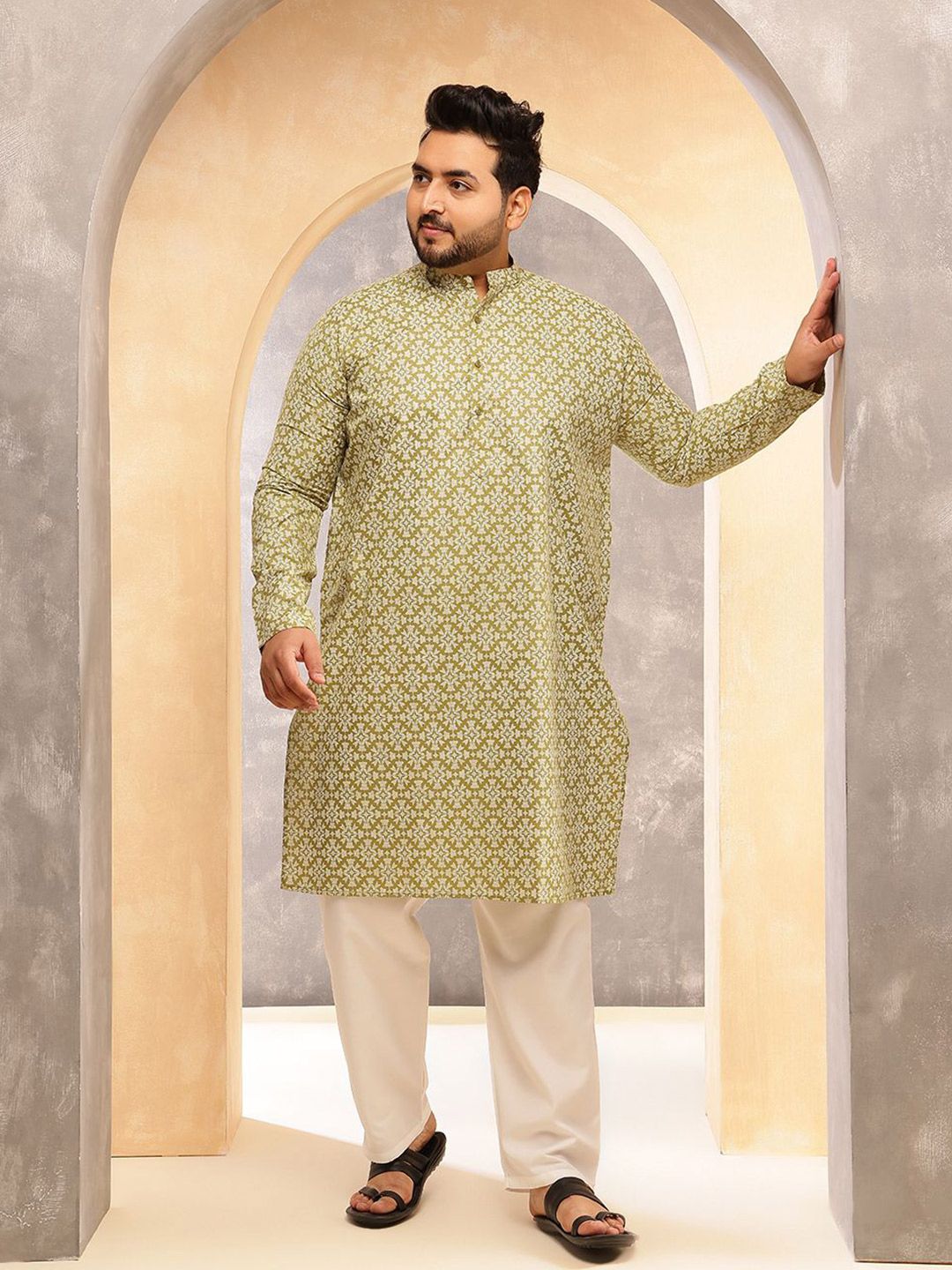 SOJANYA PLUS Floral Printed Mandarin Collar Straight Kurta