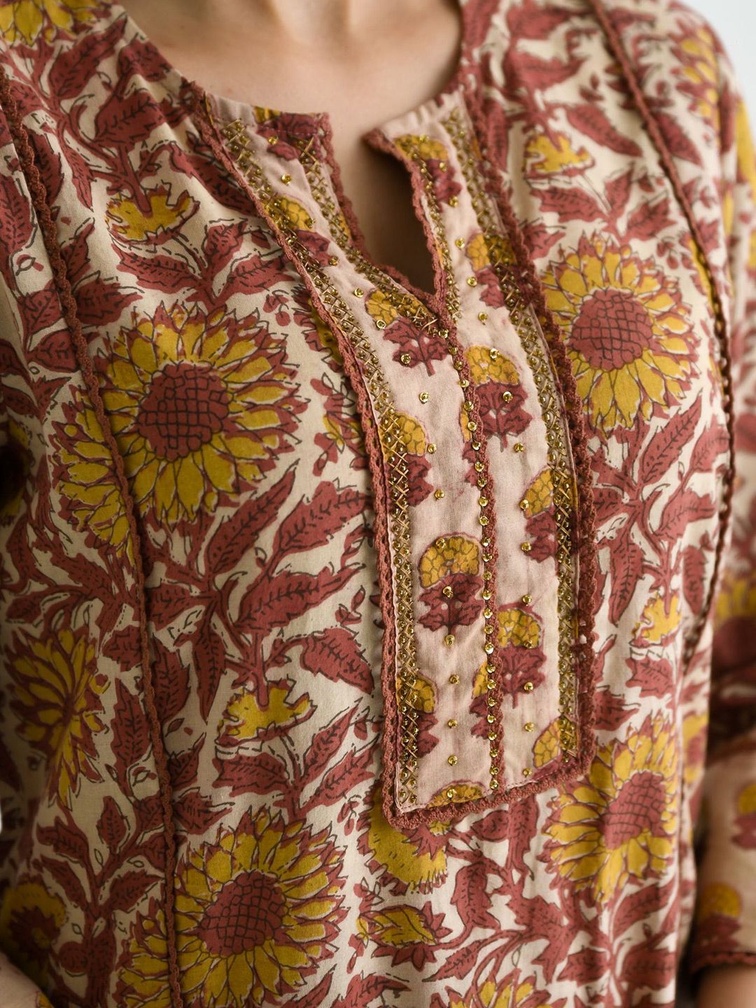 Rustorange Women Floral Printed Keyhole Neck Kurta