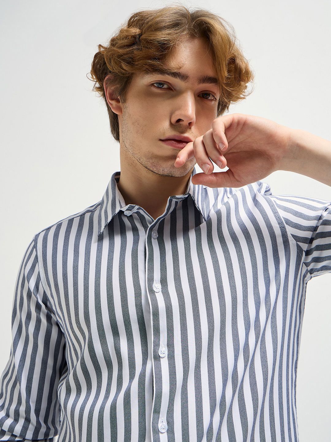 THE BEAR HOUSE Men Spread Collar Vertical Striped Cotton Casual Shirt