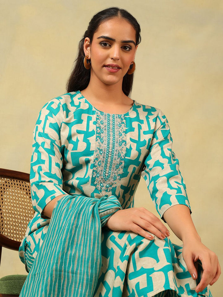 Mamicha Women Printed Regular Thread Work Pure Cotton Kurta with Trousers & With Dupatta
