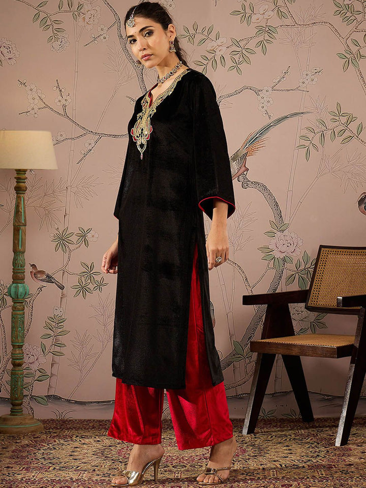 Shae by SASSAFRAS Quirky Embroidered Round Neck Three-Quarter Sleeves Regular Velvet Kurta
