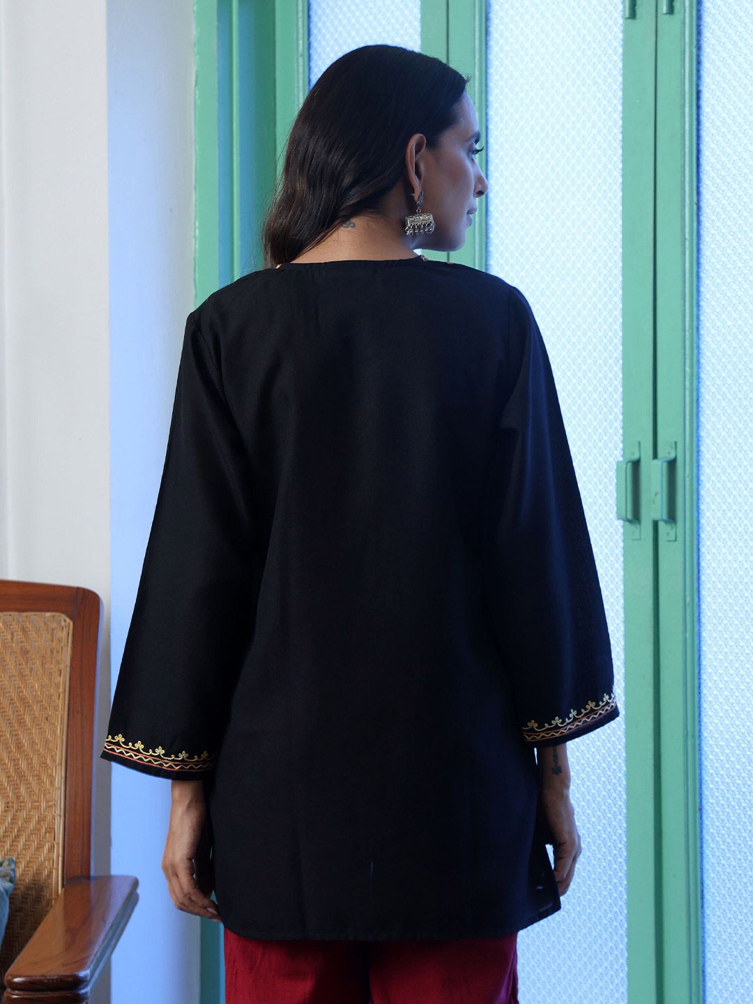 House of Chikankari Women Black Cotton Aari Embroidered Kurta