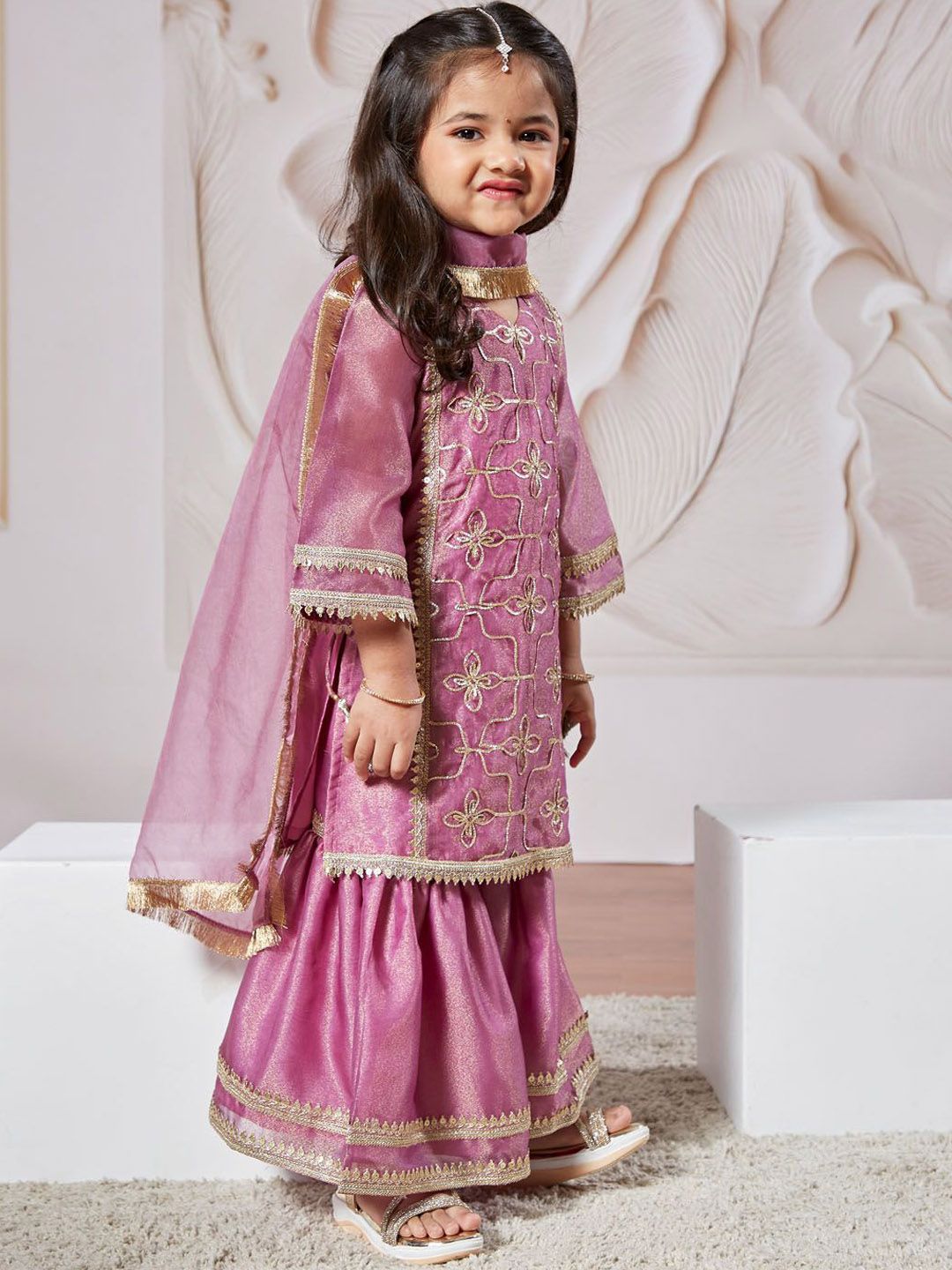 VASTRAMAY Girls Floral Embroidered Regular Sequinned Tissue Kurta & Sharara With Dupatta