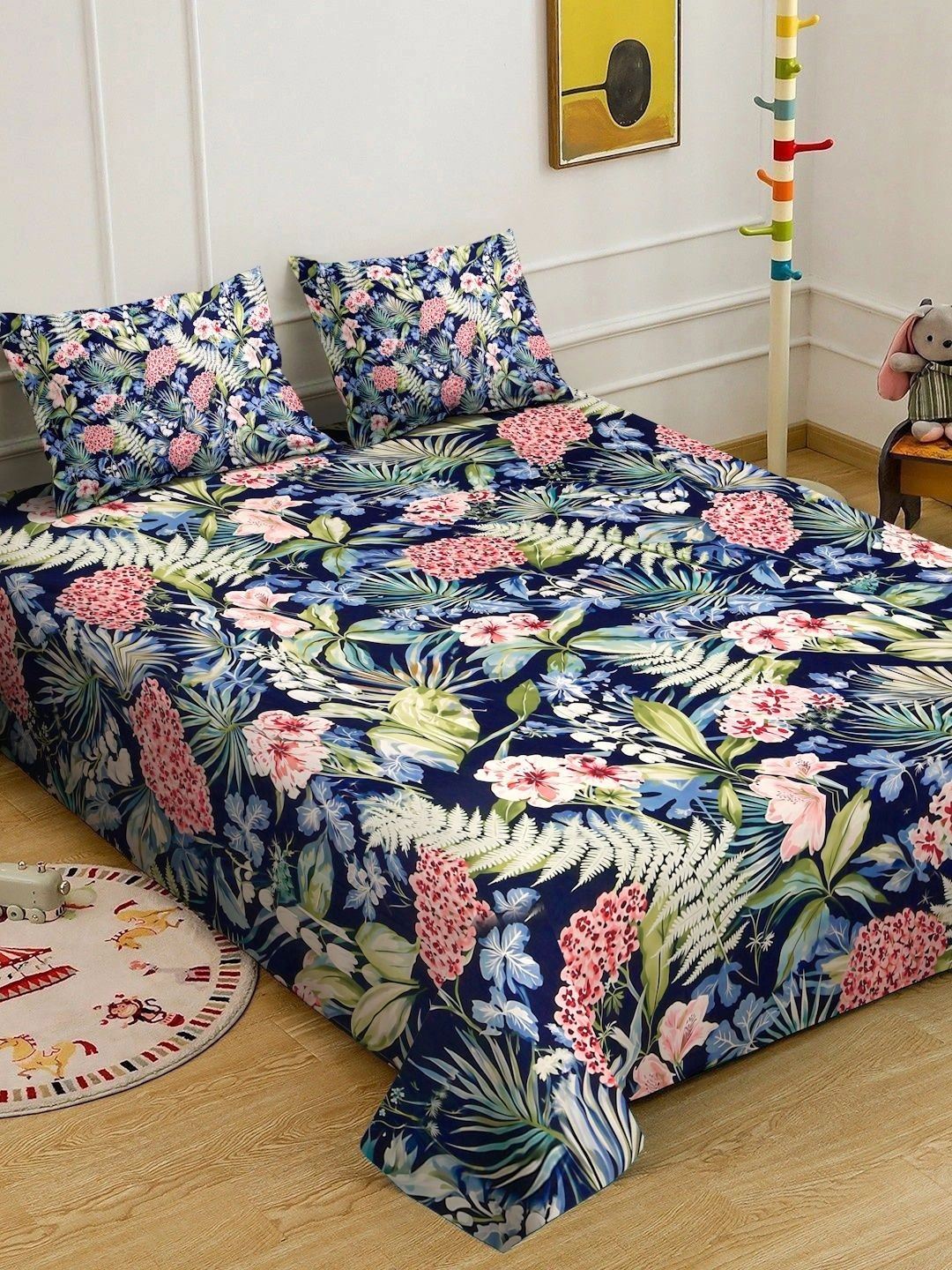 KLOTTHE Blue & Green Floral 300 TC King Bedsheet with 2 Pillow Covers