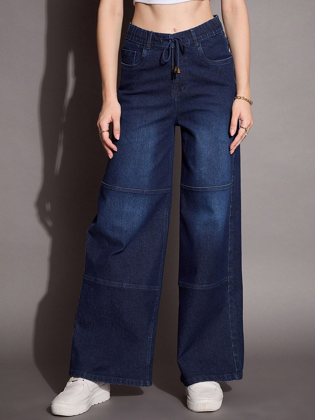 SASSAFRAS BASICS Women Comfort Straight Fit High-Rise Light Fade Stretchable Jeans