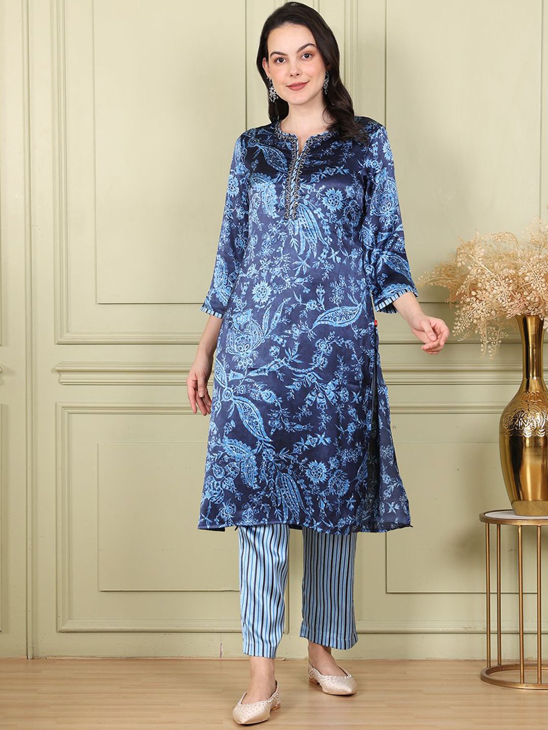 W Women Floral Printed Regular Thread Work Kurta with Trousers