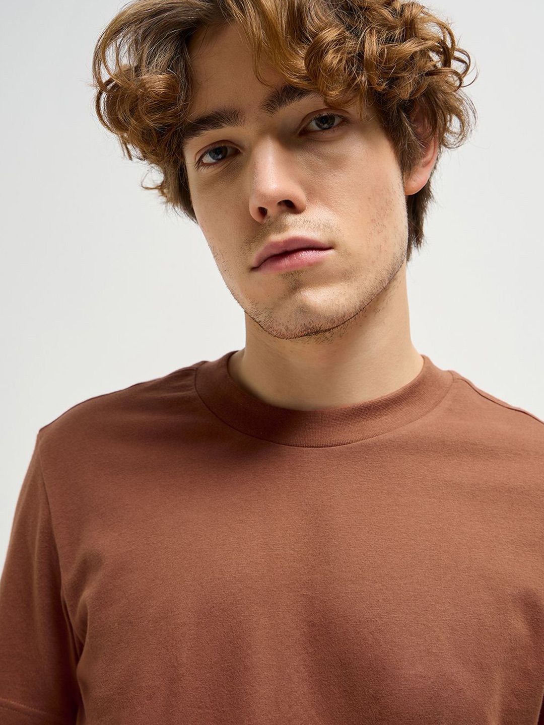 THE BEAR HOUSE Men Solid Round Neck Cotton T-shirt