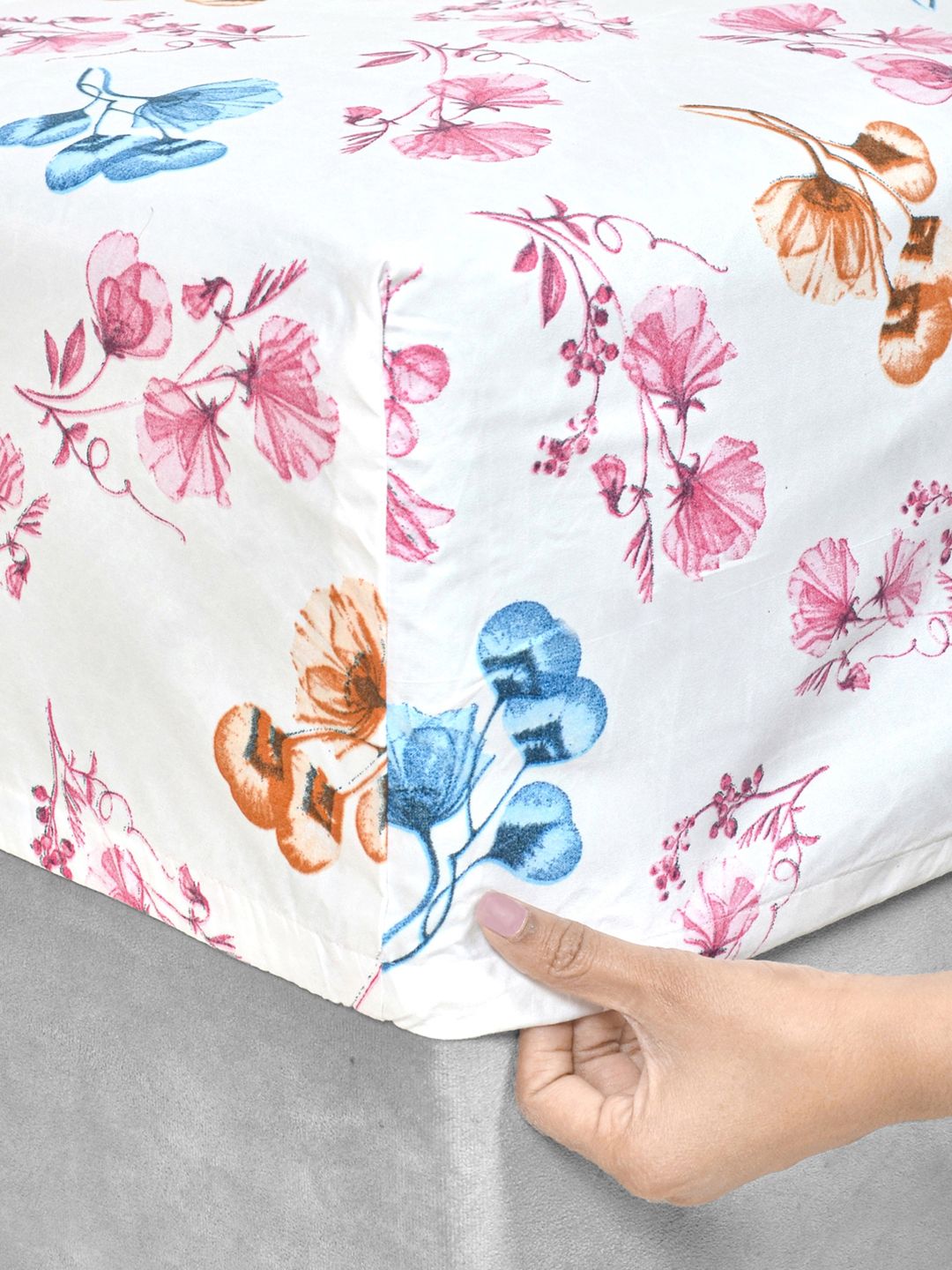 KLOTTHE White Floral Cotton 300 TC Fitted King Fine Bedsheet with 2 Pillow Covers-98 x 89 inches