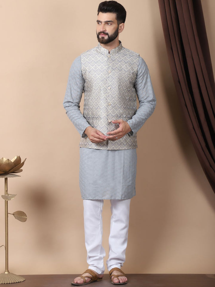 Anouk Grey Floral Sulam Benang Berfungsi Kurta Kapas Tulen dengan Jaket Churidar & Nehru