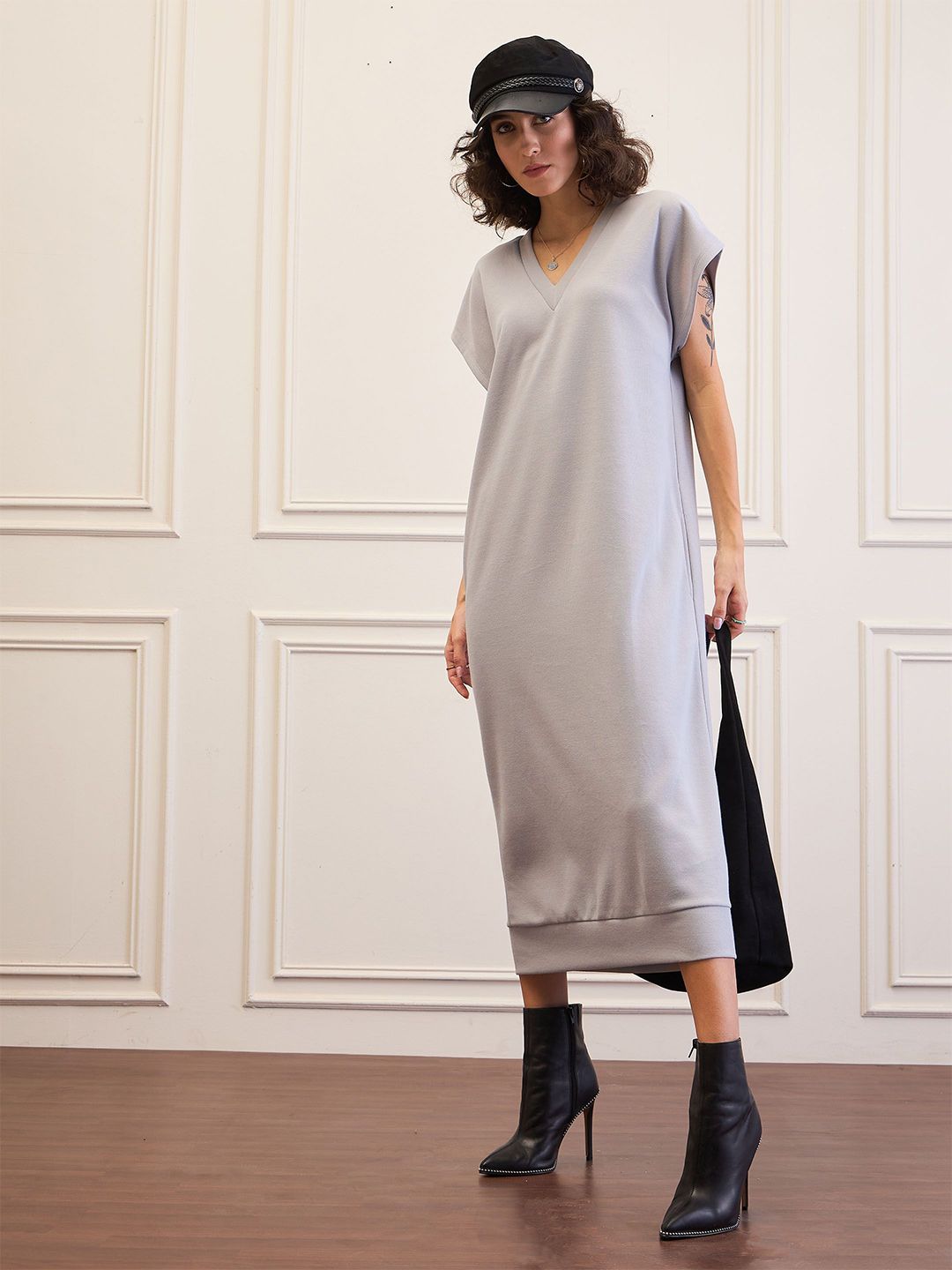 SASSAFRAS Women Midi V-Neck Sweater Dress