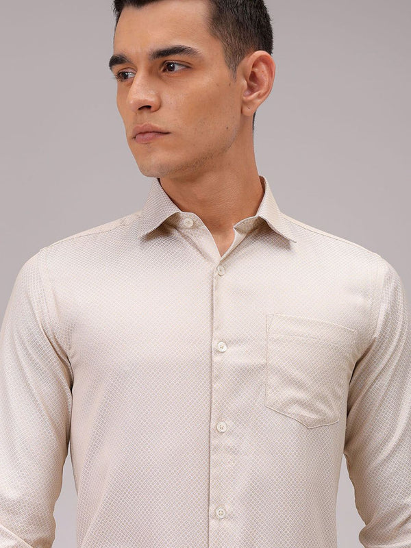 The Indian Garage Co. X Luxe Men Cutaway Collar Solid Slim Fit Formal Shirt