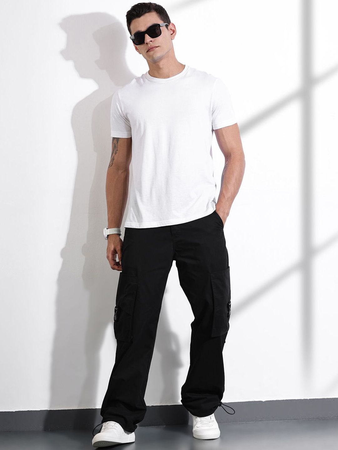 Thomas Scott Men Cotton Mid-Rise Original Cargos Trousers