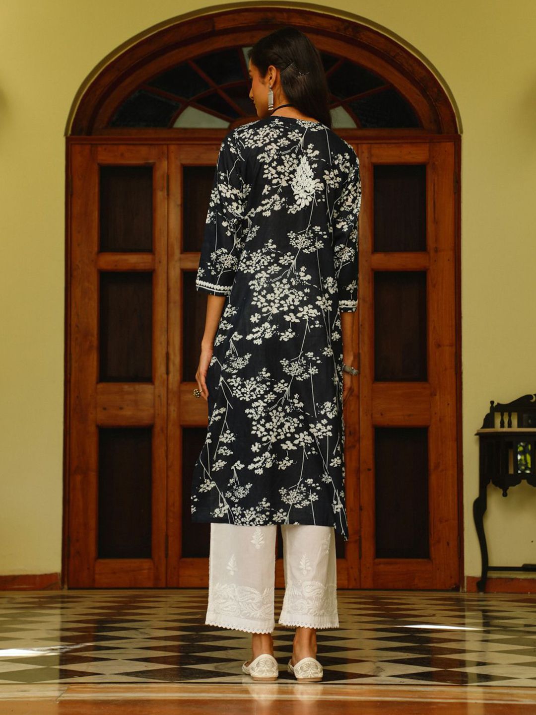 House of Chikankari Women Navy Blue Mulmul Chikankari Embroidered Kurta