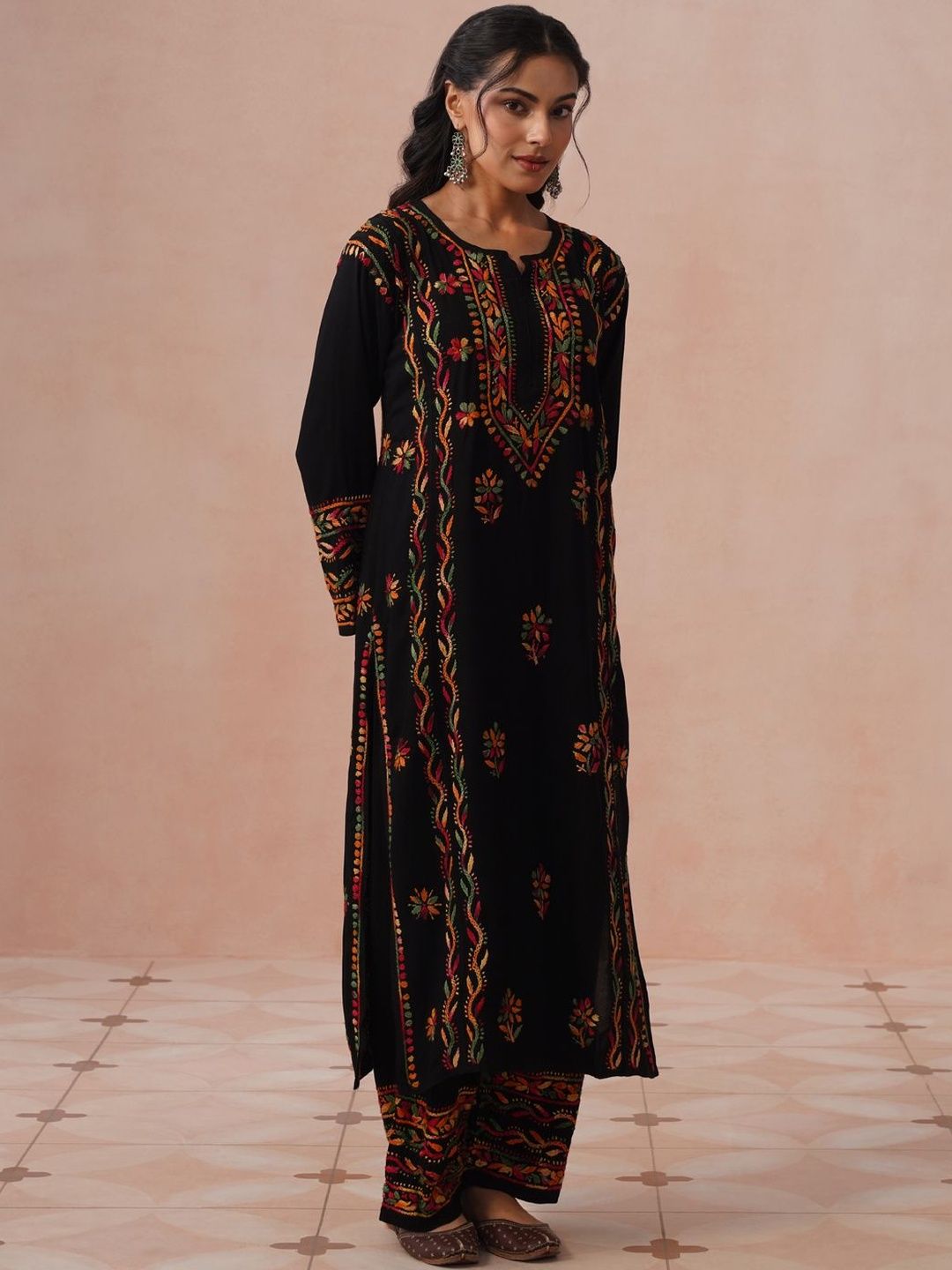 Rumah Chikankari Kurta Chikankari Biasa Wanita dengan Seluar