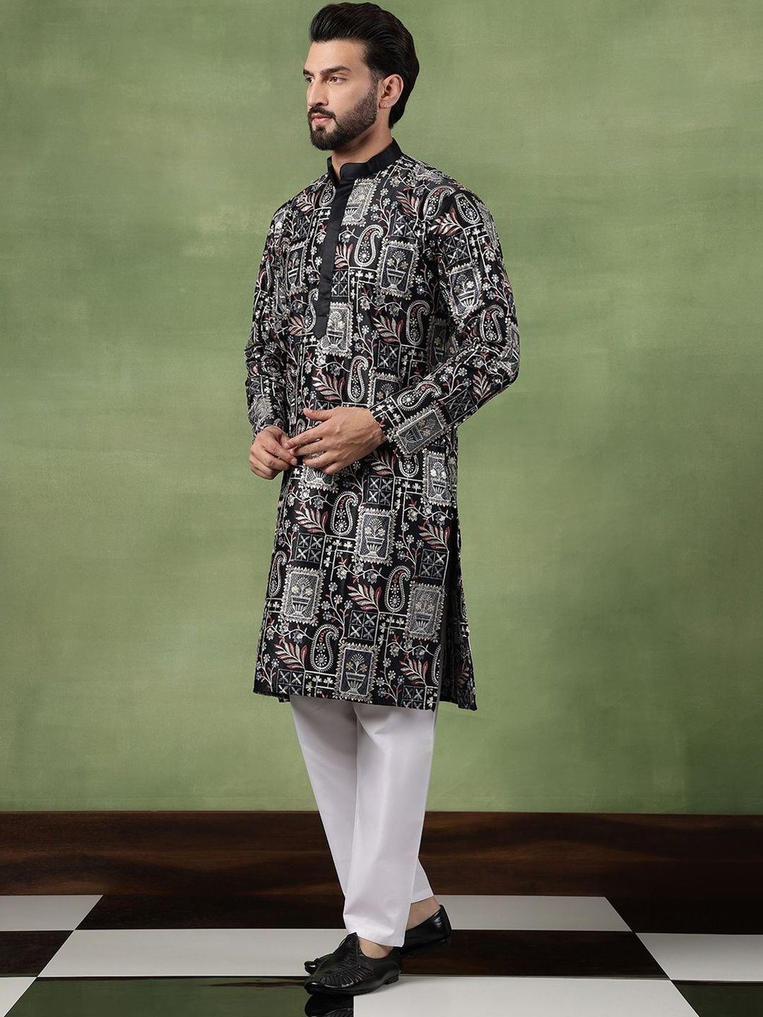 SOJANYA Men Embroidered Thread Work Kurta