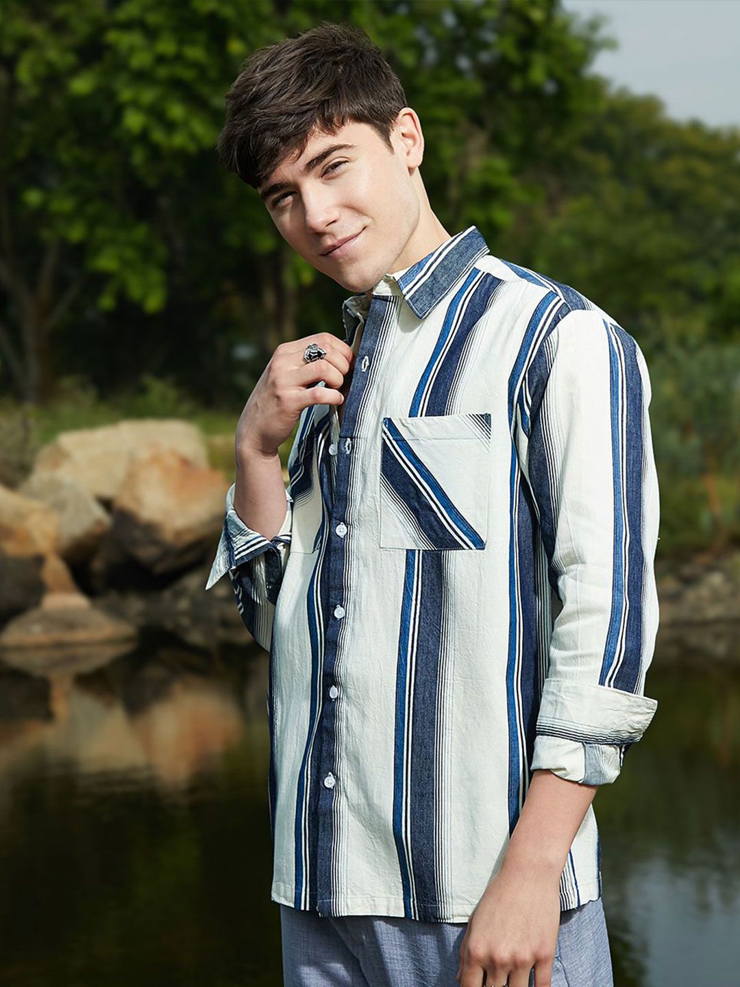 Campus Sutra Men Vertical Stripes Casual Shirt