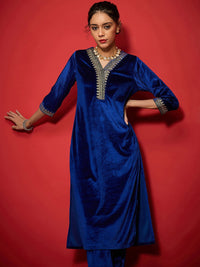 Shae by SASSAFRAS Women Embroidered Grandeur & Majestic Artwork Velvet Kurta