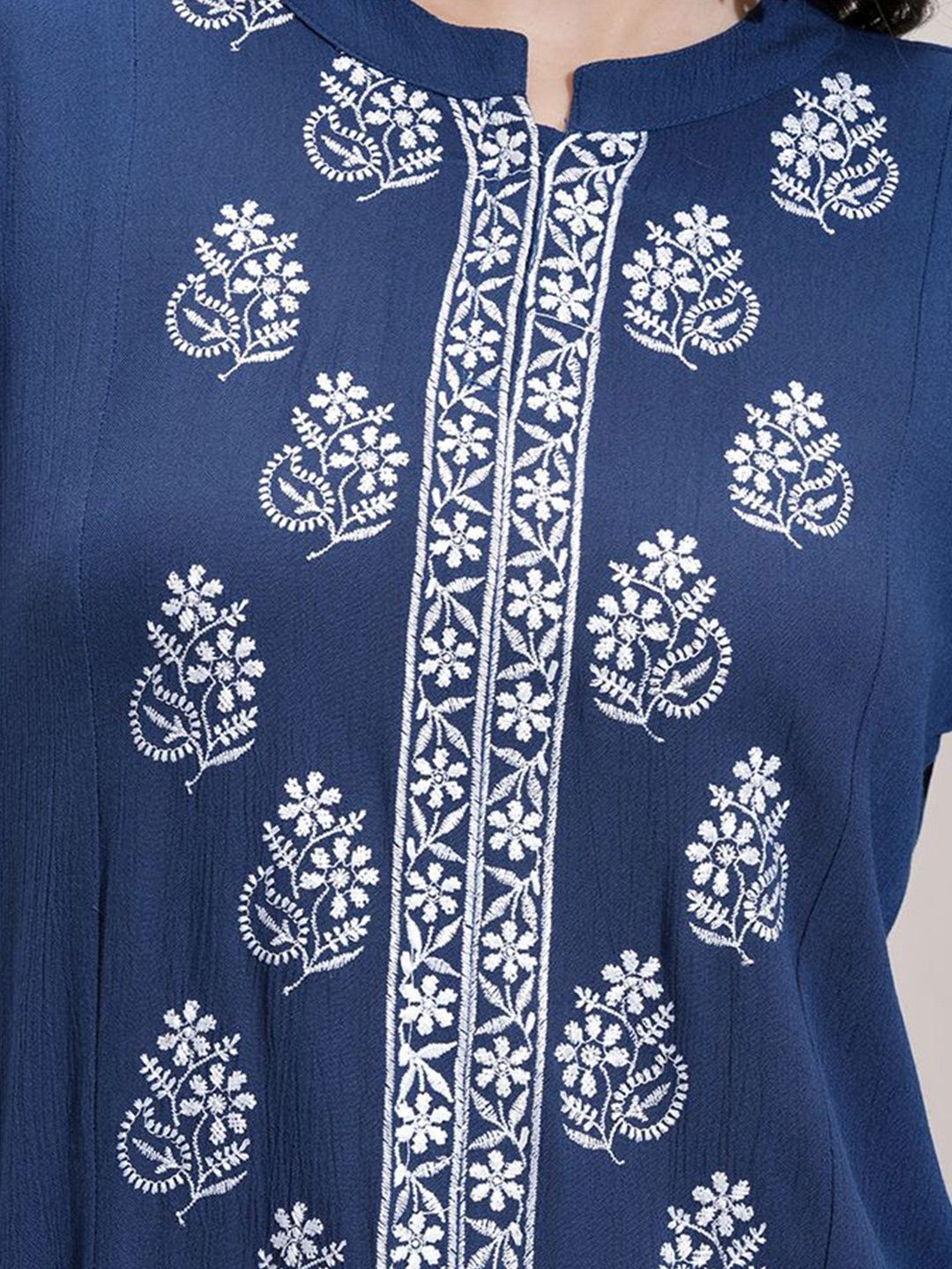 Vishudh Women Embroide Mandarin Collar Tunic