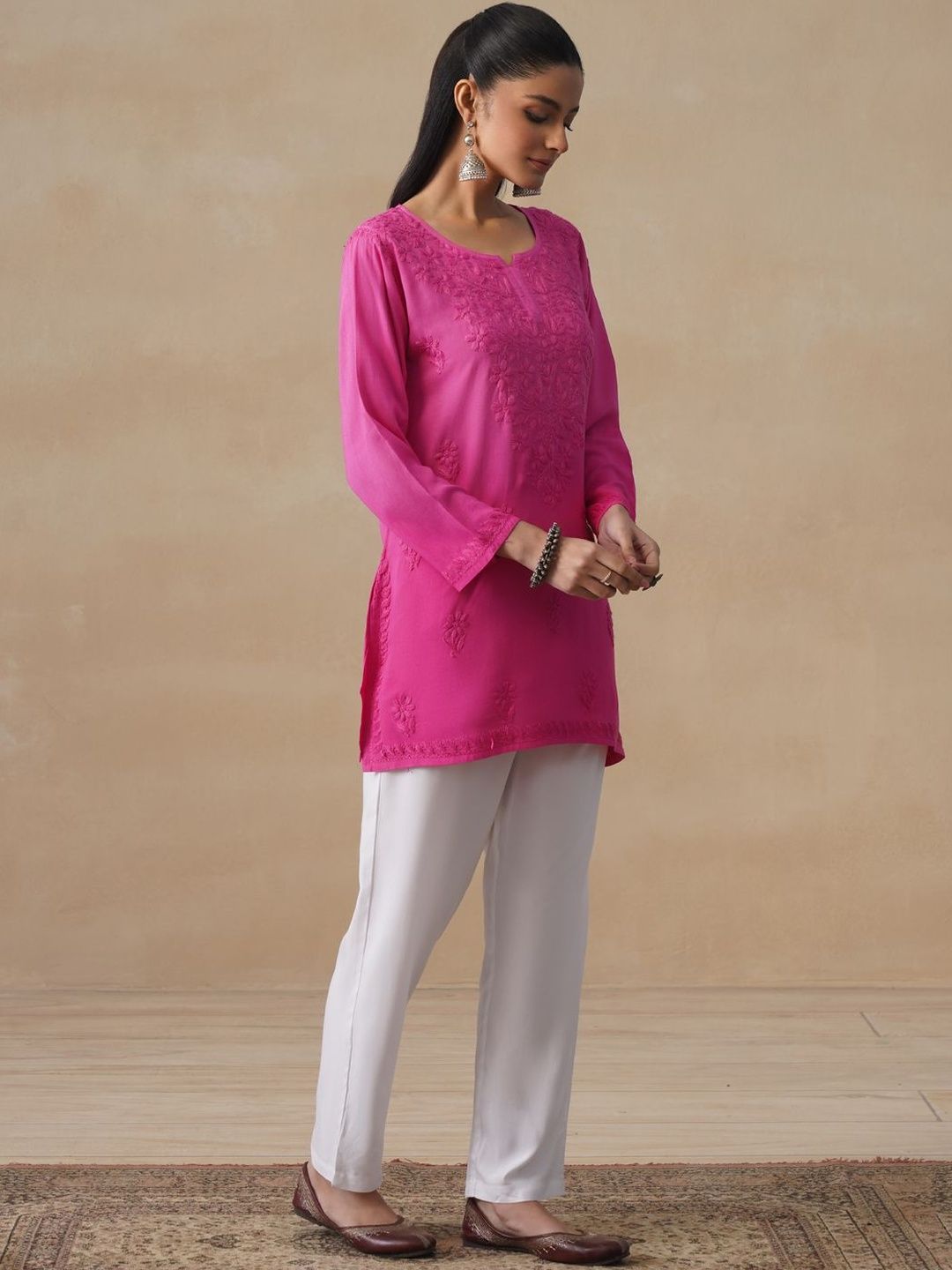 House of Chikankari Floral Viscose Rayon Straight Knee Length Kurta