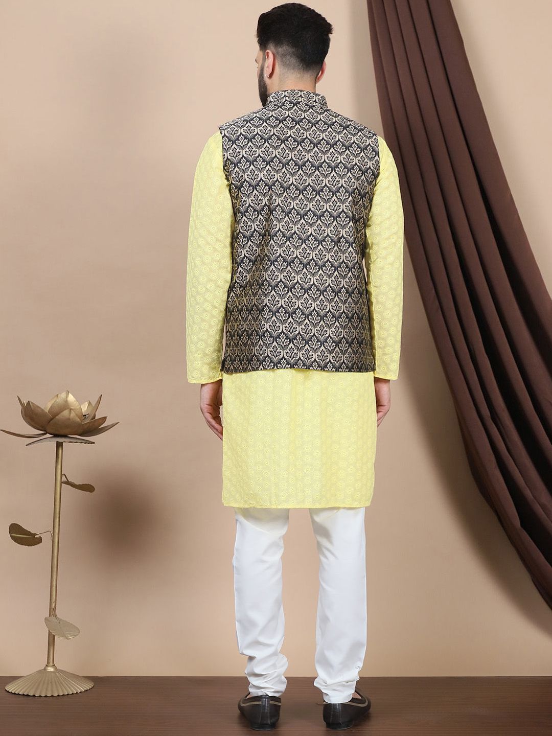 Kurta Lurus Kapas Tulen Sulam Bunga Anouk Dengan Jaket Churidar & Nehru