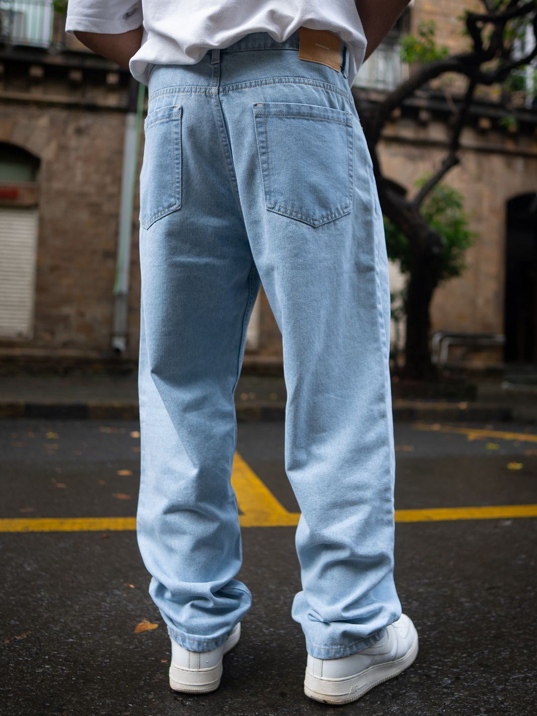Powerlook Men Cotton Relaxed Fit Mildly Distressed Light Fade Jeans