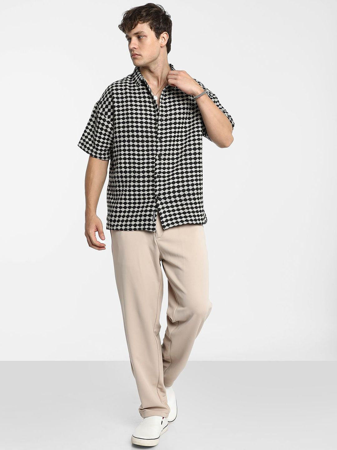 Campus Sutra Men Comfort Spread Collar Geometric Printed Polycotton Oversized Casual Shirt
