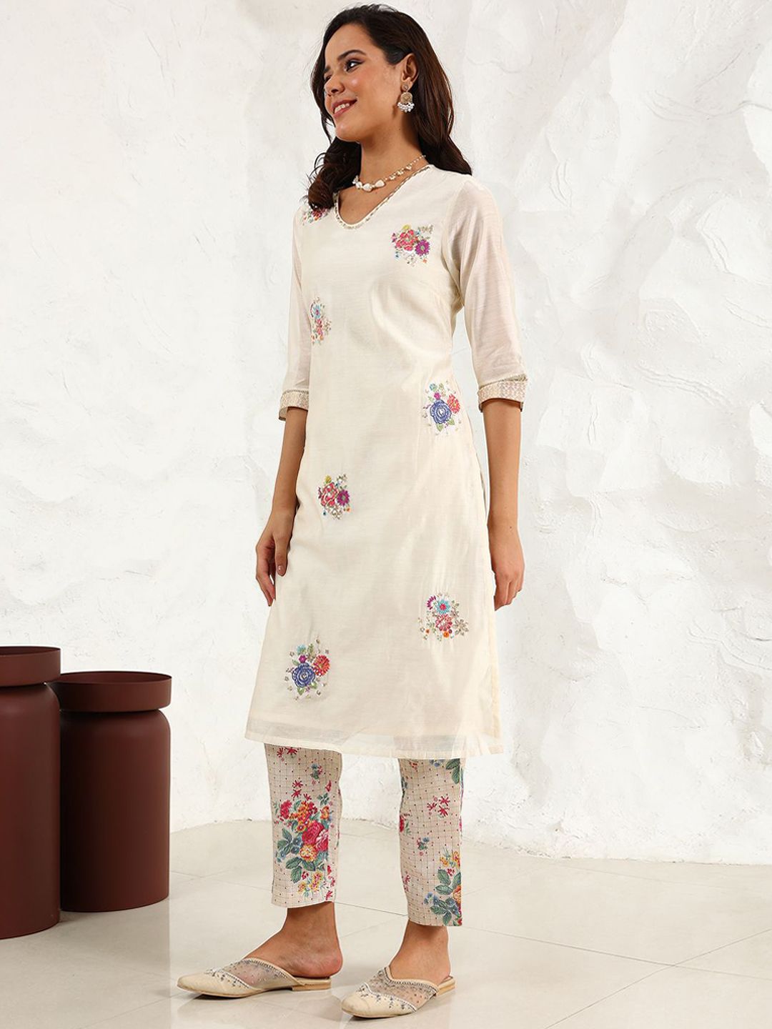 W Women Floral Printed Regular Thread Work Kurta with Trousers & With Dupatta