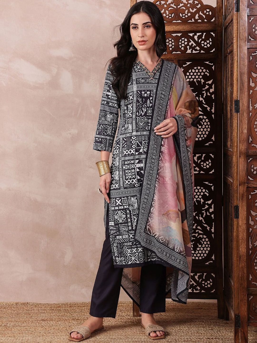 KALINI Geometric Printed Thread Work Straight Kurta with Trousers & Dupatta
