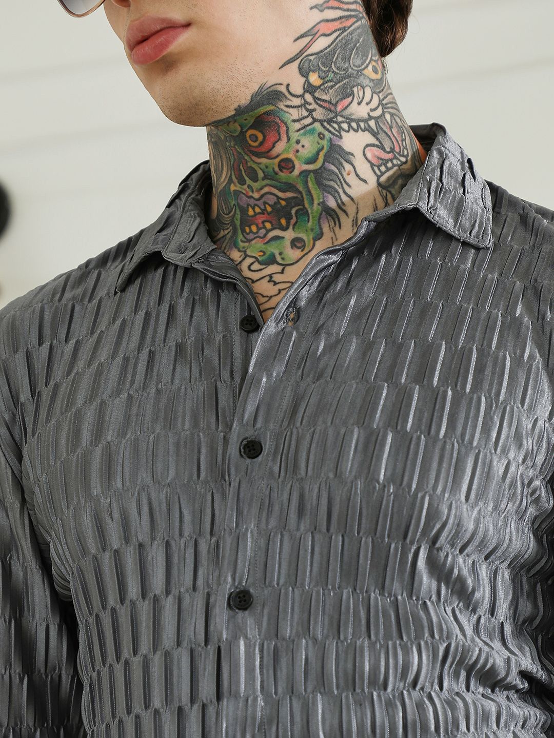 Campus Sutra Comfort Slim Fit Textured Spread Collar Casual Shirt