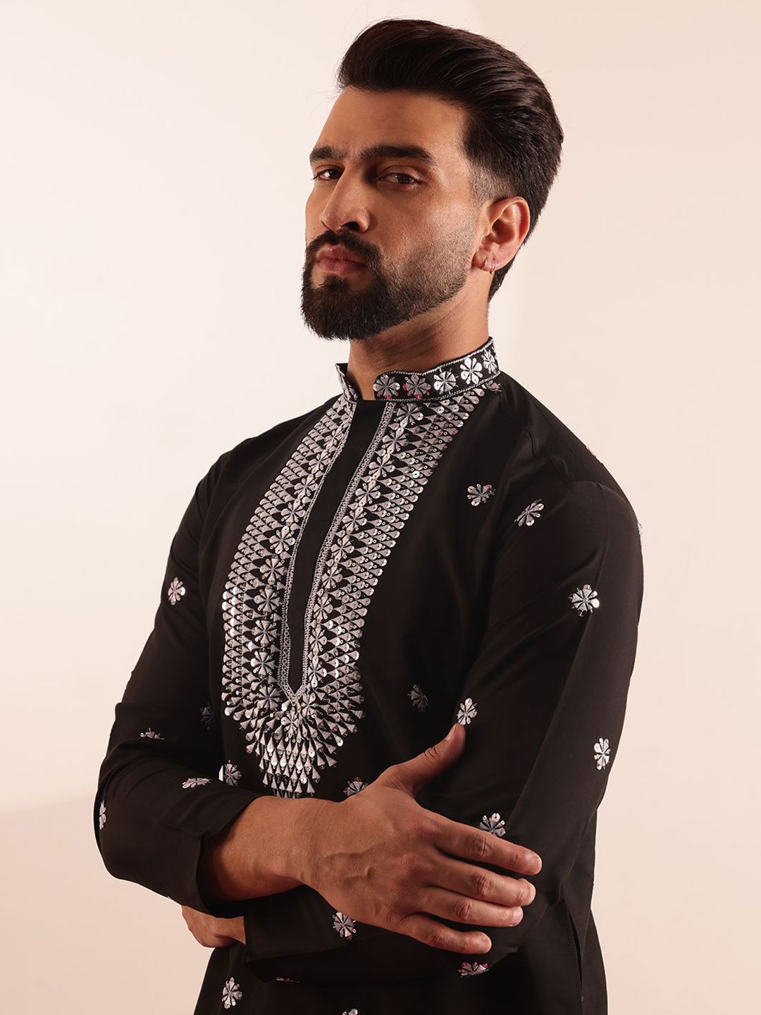 SOJANYA Men Embroidered Mirror Work Kurta