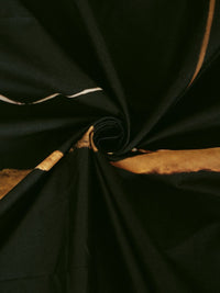 KLOTTHE Black Abstract Printed Flat 300 TC King Bedsheet Dengan 2 Sarung Bantal
