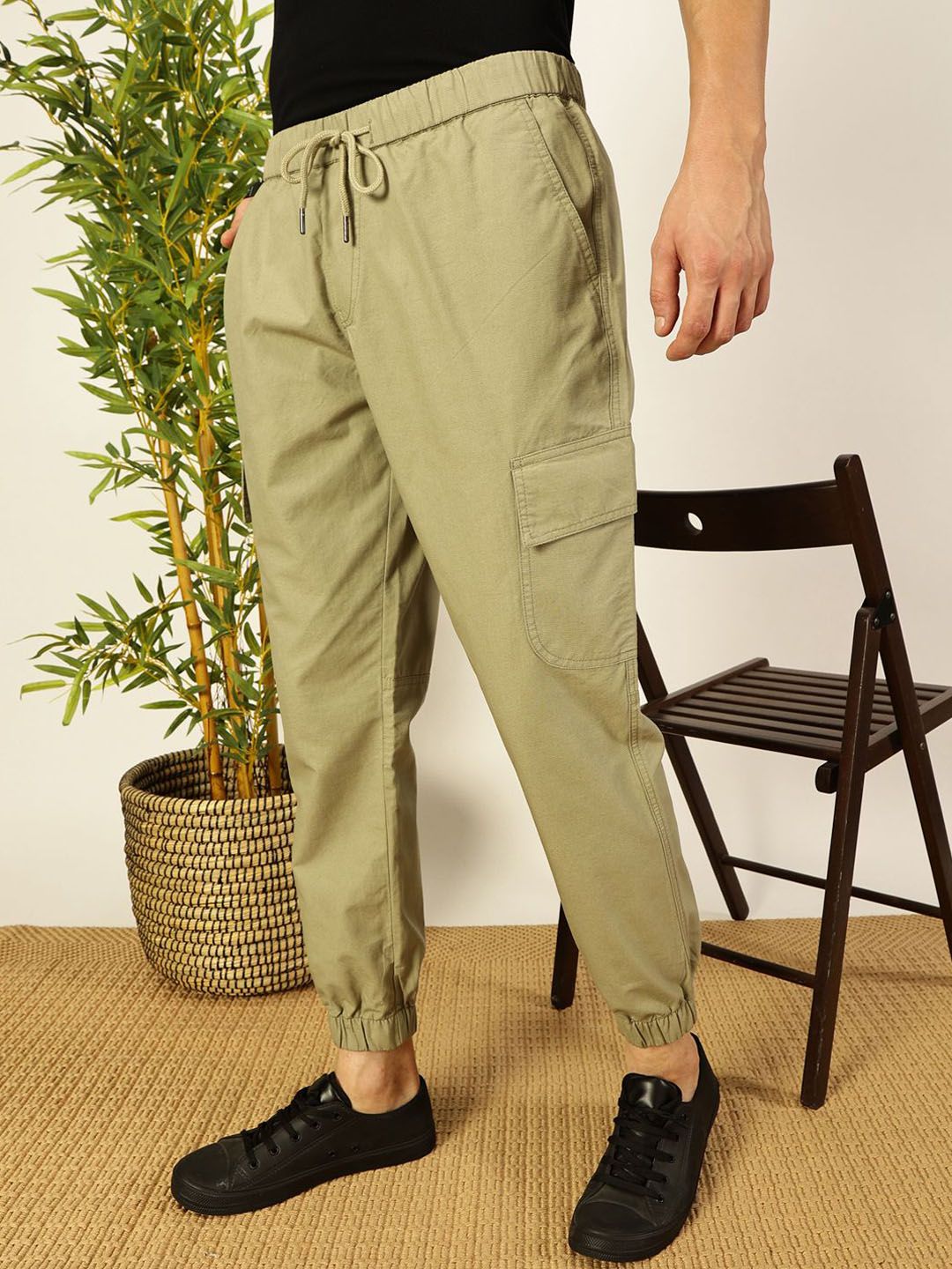 Thomas Scott Men Smart Slim Fit solid cotton Cargos Trousers